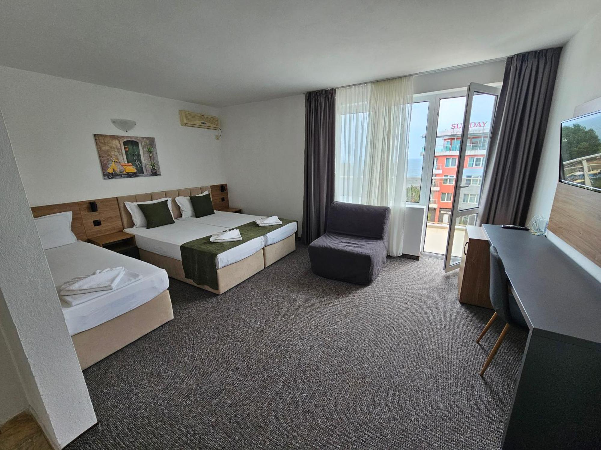 Hotel Lotos Kiten  Exterior photo